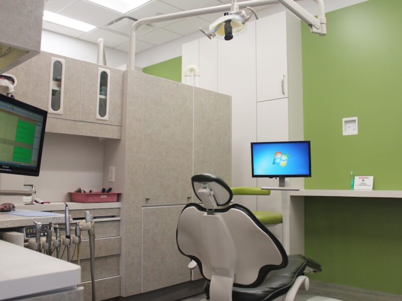 北溫綜合家庭牙醫 (North Shore Dental Clinic / Lonsdale)